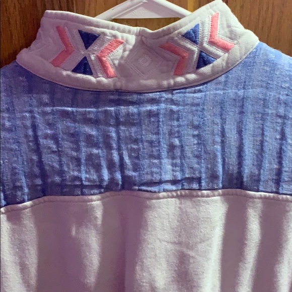 *SOLD* vineyard vines sweatshirt will trade too - Picture 2 of 4